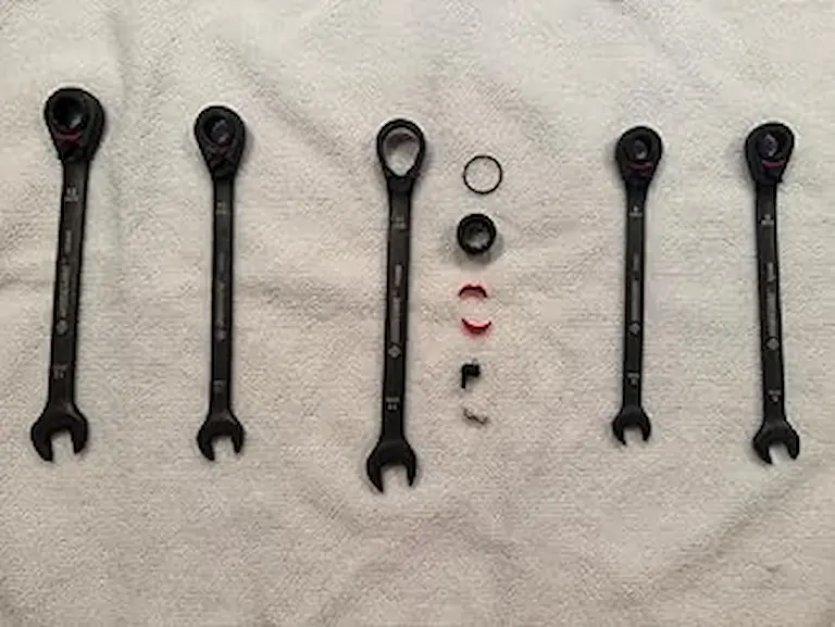 Ratchet wrench with broken plastic ratchet parts
