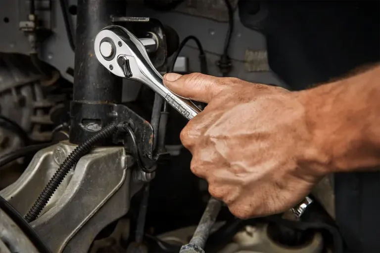 Socket wrench and ratchet storage application scenarios in automotive and industrial environments