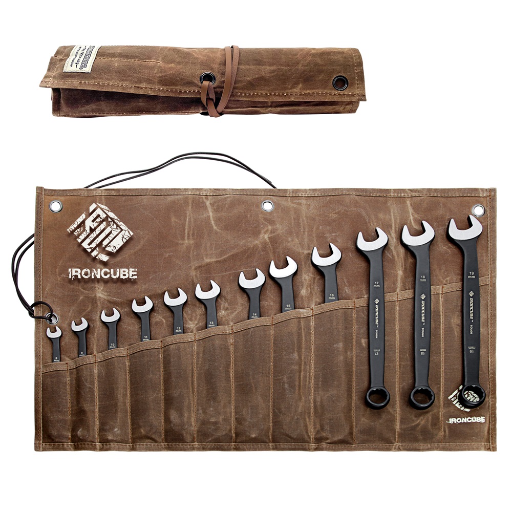 12-Pocket Oilcloth Hanging Bag